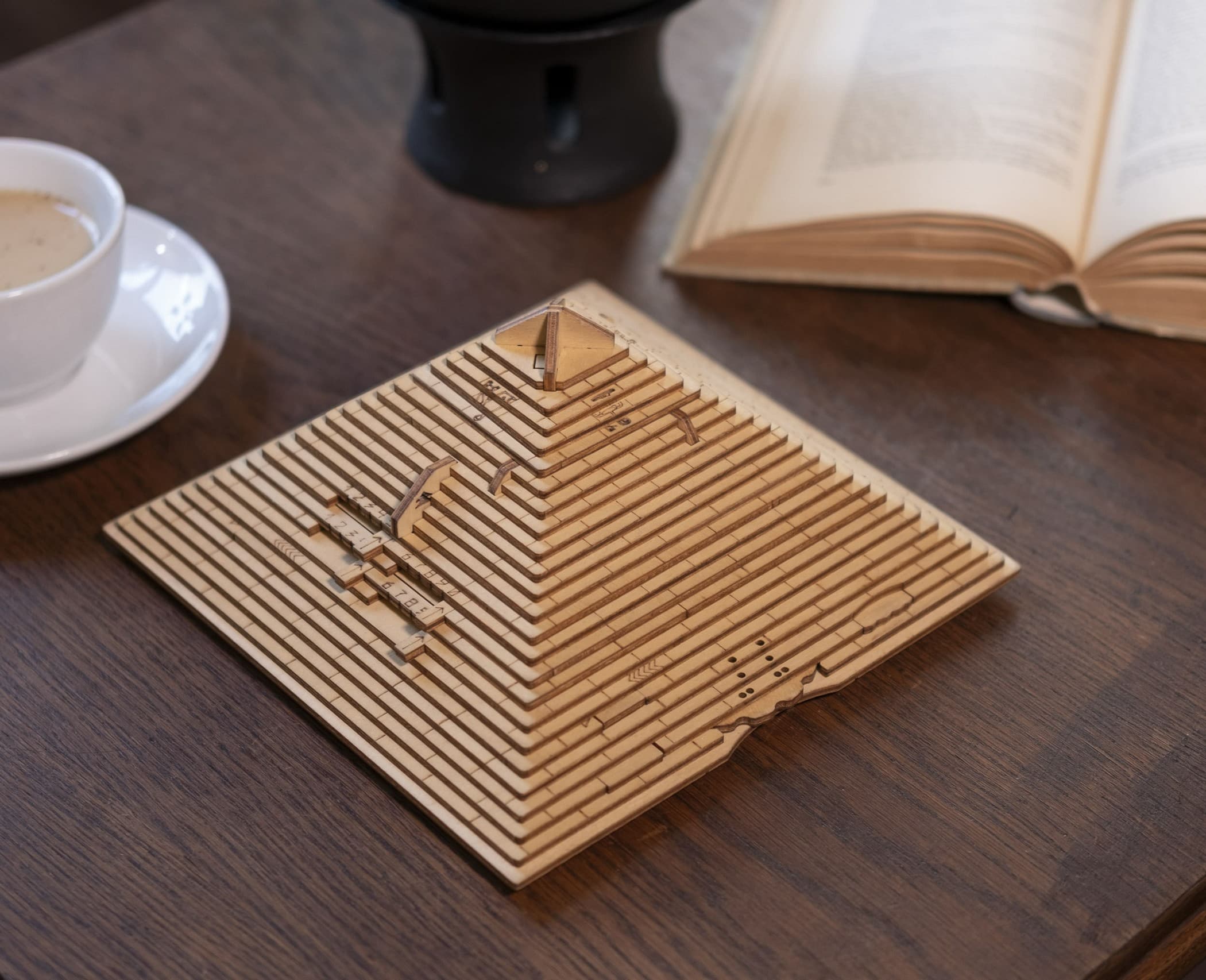 Imágenes y fotos de Quest Pyramid. ESC WELT.